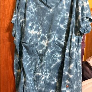 Livi blue tie-dye hoodie shirt